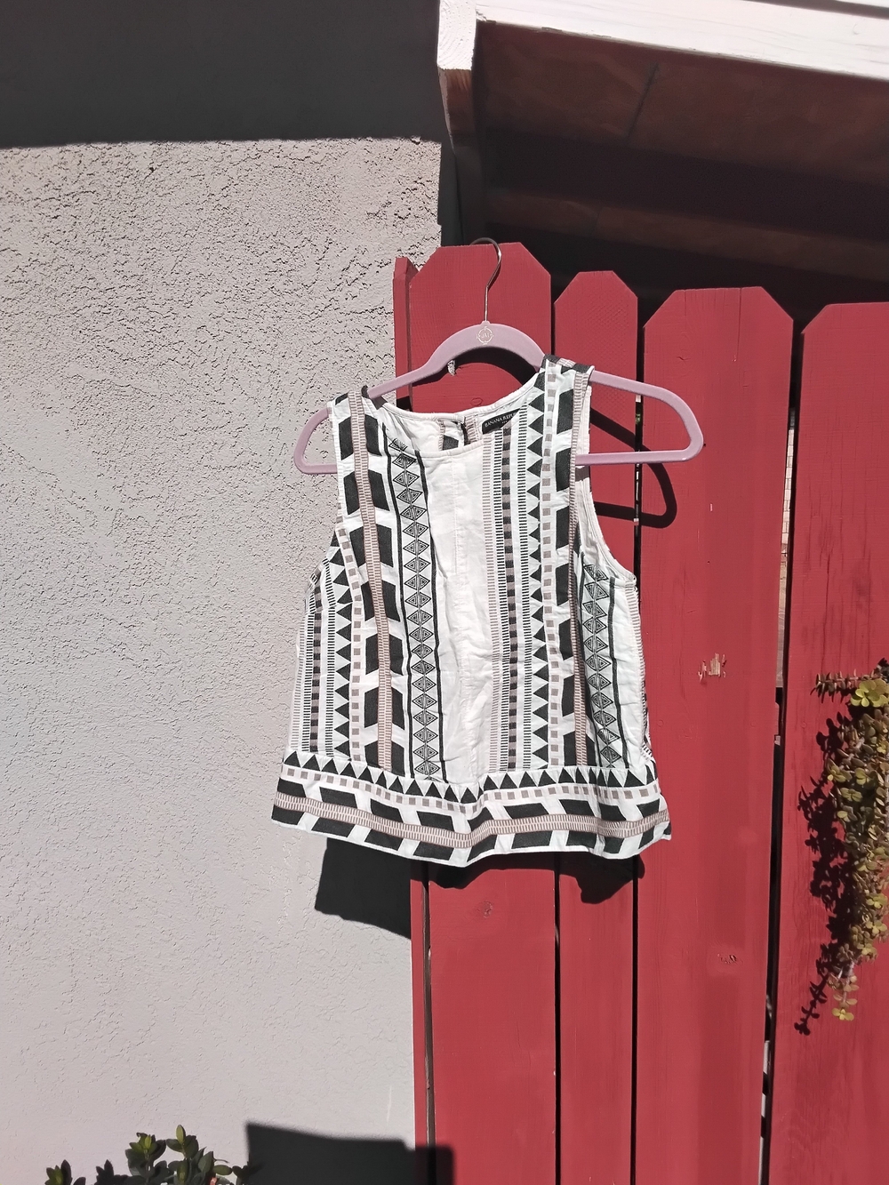 Sleeveless Geometric-Print Women’s Tank Top in Black & White